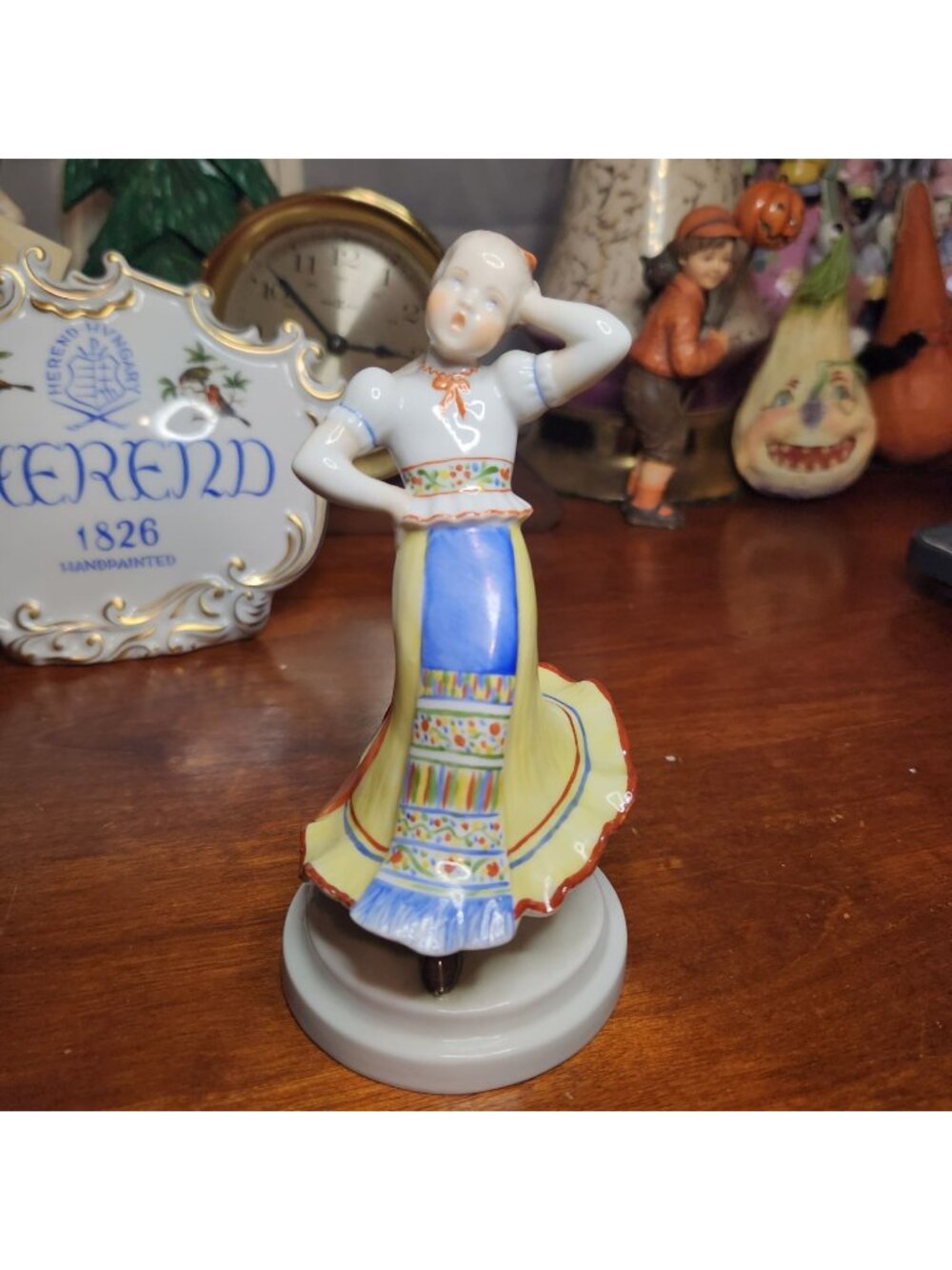 Vintage Herend Hungary Porcelain Figurine No. 5468 Dated.942 Handpainted Folk Da